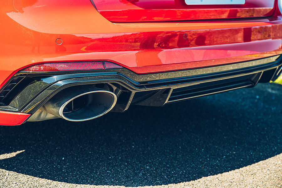 既穩又快,又可以滿載四人與三大咖行李箱,還有甚麼好挑的。