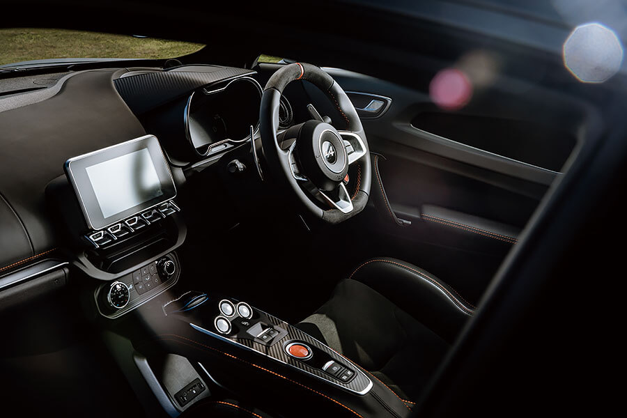 我輩最喜歡的兩款後驅轎跑現已削減重量增強動力,肯定勝似升天吧?