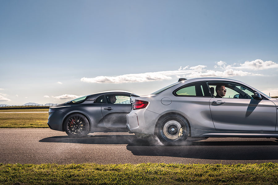 我輩最喜歡的兩款後驅轎跑現已削減重量增強動力,肯定勝似升天吧?