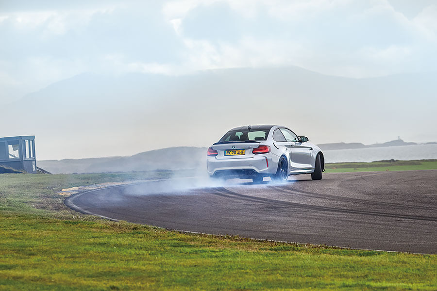 我輩最喜歡的兩款後驅轎跑現已削減重量增強動力,肯定勝似升天吧?