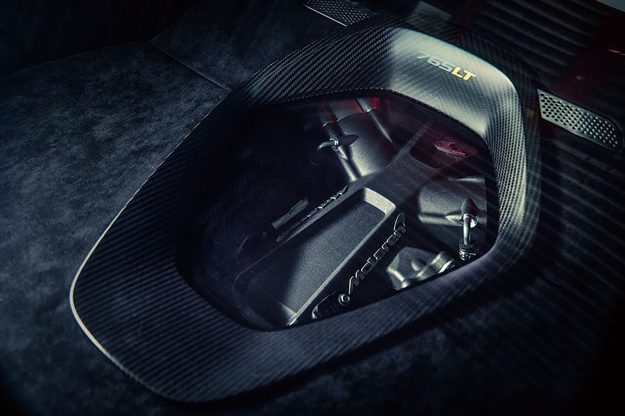 「要玩就玩大的,不然滾回家」,此乃百試不爽的慶節策略,在此同樣適用。不過這回合上場的都是獸性非同小可的大人物,切磋還是稍等雨勢暫止吧……