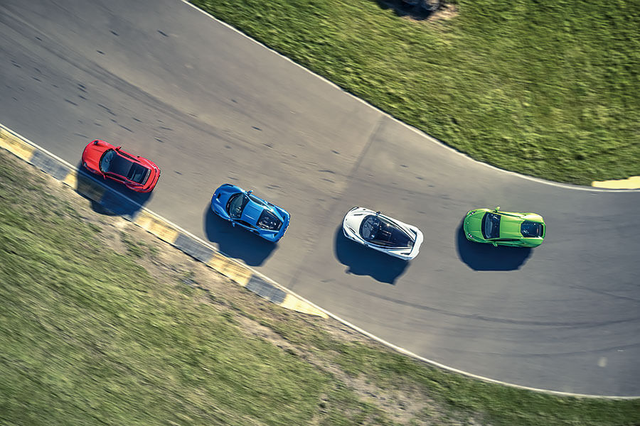 「要玩就玩大的,不然滾回家」,此乃百試不爽的慶節策略,在此同樣適用。不過這回合上場的都是獸性非同小可的大人物,切磋還是稍等雨勢暫止吧……