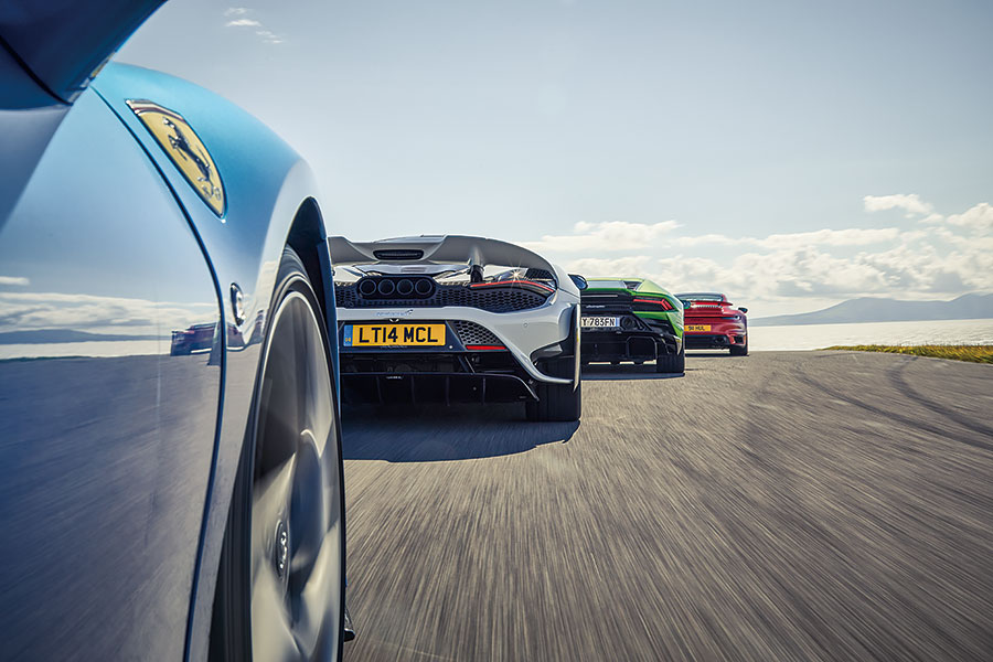 「要玩就玩大的,不然滾回家」,此乃百試不爽的慶節策略,在此同樣適用。不過這回合上場的都是獸性非同小可的大人物,切磋還是稍等雨勢暫止吧……