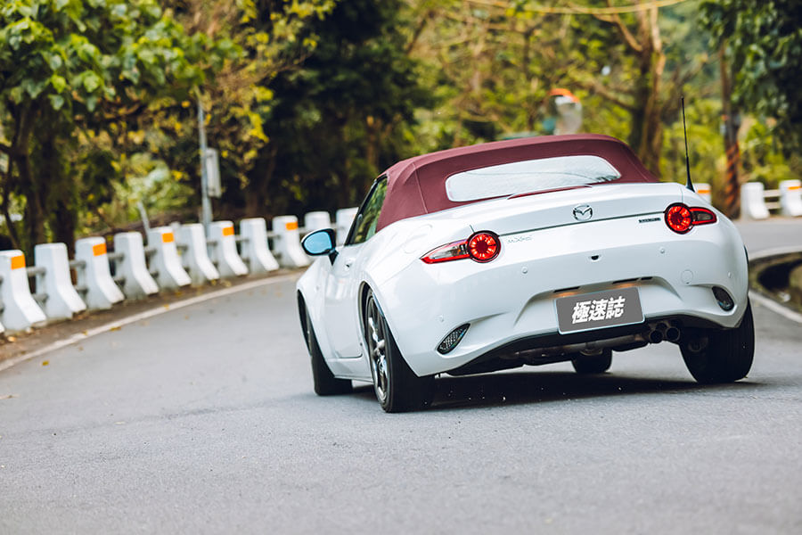 雖然我們享受著自排所帶來的便利與方便,但眼下這兩部手排車,我輩倒覺得比自排還好開,這是甚麼奇妙的邏輯呢!?看下去便知分曉。