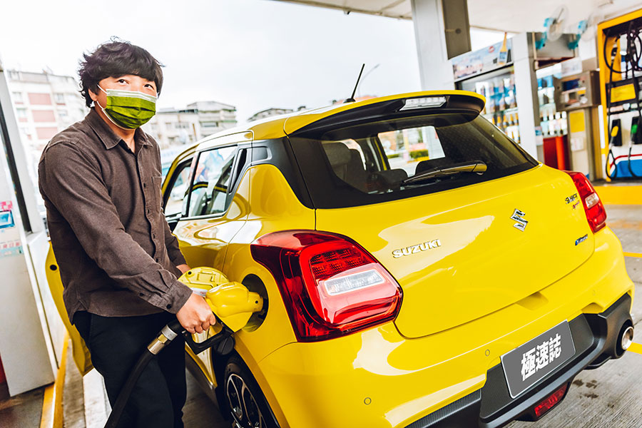 雖然我們享受著自排所帶來的便利與方便,但眼下這兩部手排車,我輩倒覺得比自排還好開,這是甚麼奇妙的邏輯呢!?看下去便知分曉。