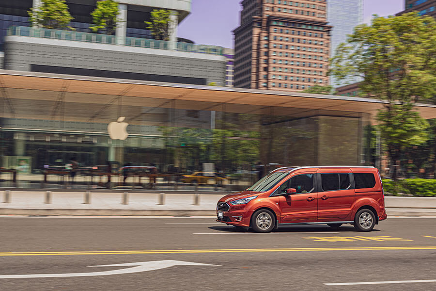 凱弟在商旅車市場上紮根相當深,此次新秀Tourneo Connect是否具備突破防線的本事?我們在此先設下幾道關卡……。