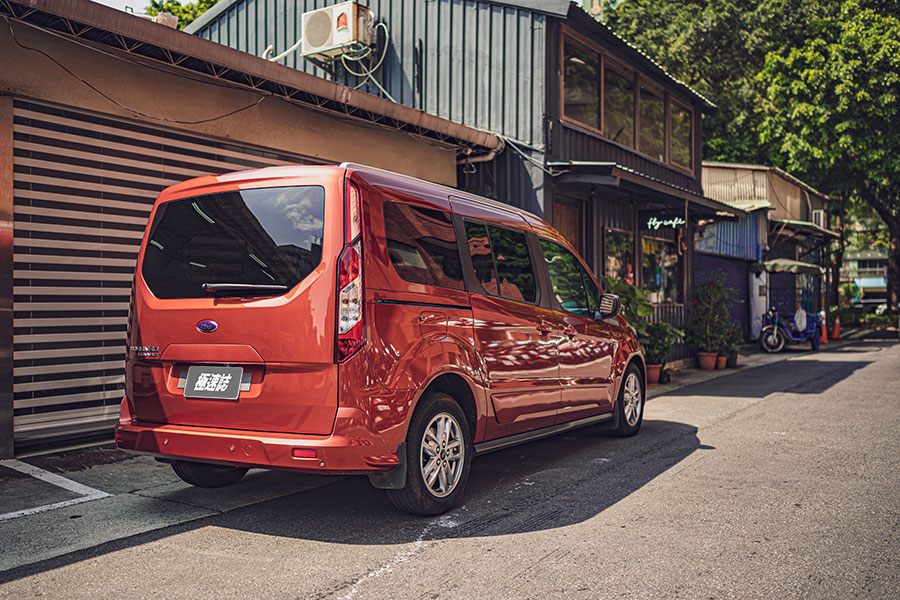 凱弟在商旅車市場上紮根相當深,此次新秀Tourneo Connect是否具備突破防線的本事?我們在此先設下幾道關卡……。
