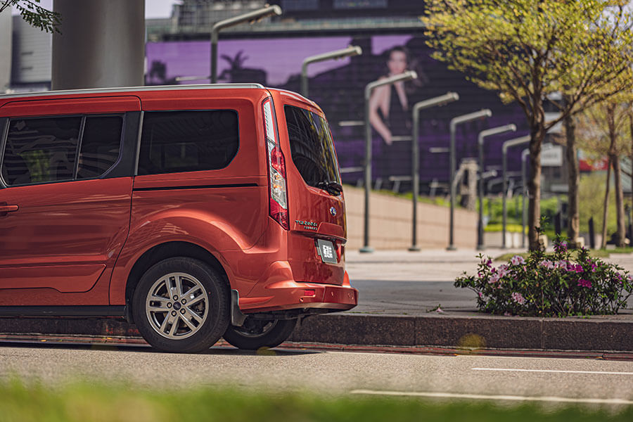 凱弟在商旅車市場上紮根相當深,此次新秀Tourneo Connect是否具備突破防線的本事?我們在此先設下幾道關卡……。