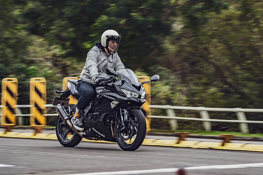 再次打下新紀元的川崎,不斷以瘋狂的行徑勇於創新的心境,推出一部又一部令人大為驚豔的陸上逸品。