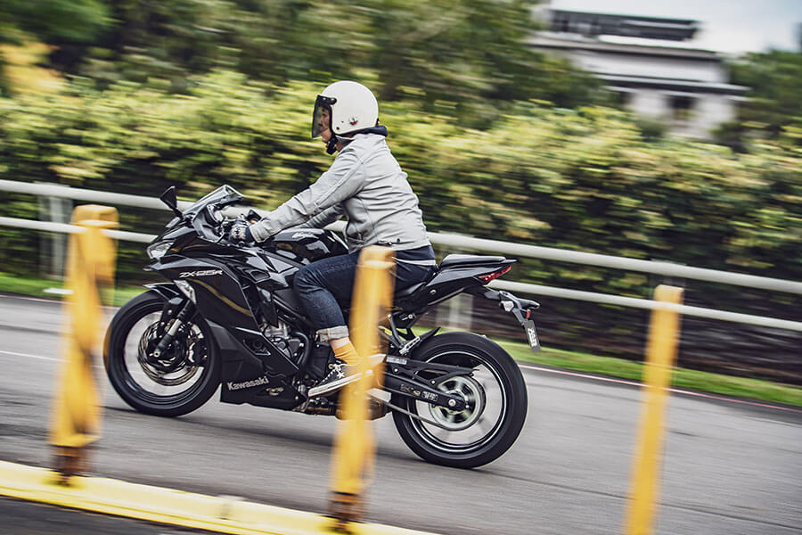 再次打下新紀元的川崎,不斷以瘋狂的行徑勇於創新的心境,推出一部又一部令人大為驚豔的陸上逸品。