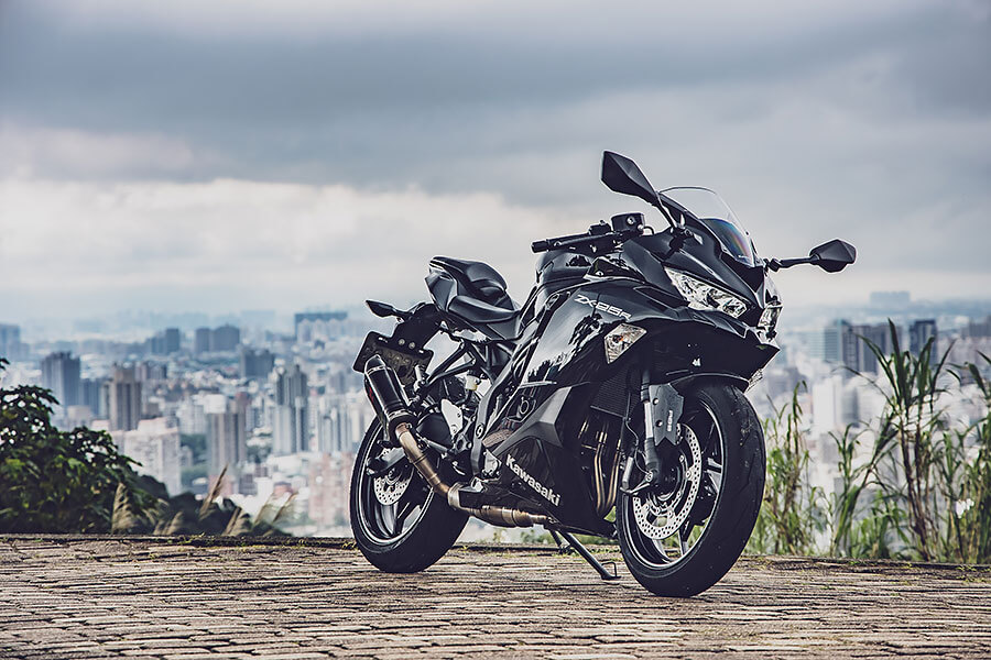 再次打下新紀元的川崎,不斷以瘋狂的行徑勇於創新的心境,推出一部又一部令人大為驚豔的陸上逸品。