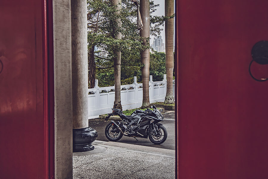 再次打下新紀元的川崎,不斷以瘋狂的行徑勇於創新的心境,推出一部又一部令人大為驚豔的陸上逸品。