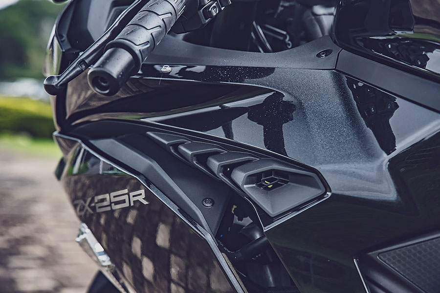 再次打下新紀元的川崎,不斷以瘋狂的行徑勇於創新的心境,推出一部又一部令人大為驚豔的陸上逸品。