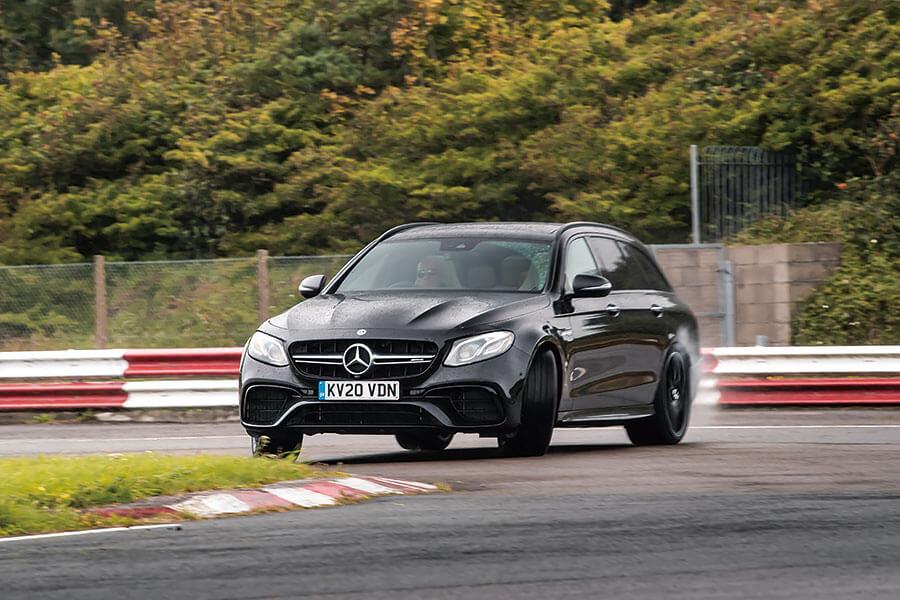 超級旅行車中最壞最兇的大野狼到底出自何門何派呢?家中各人會認同你的選擇嗎?且看奧迪RS 6、賓士E 63 S和Alpina B5一決高下。