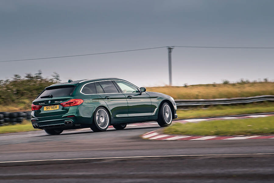 超級旅行車中最壞最兇的大野狼到底出自何門何派呢?家中各人會認同你的選擇嗎?且看奧迪RS 6、賓士E 63 S和Alpina B5一決高下。