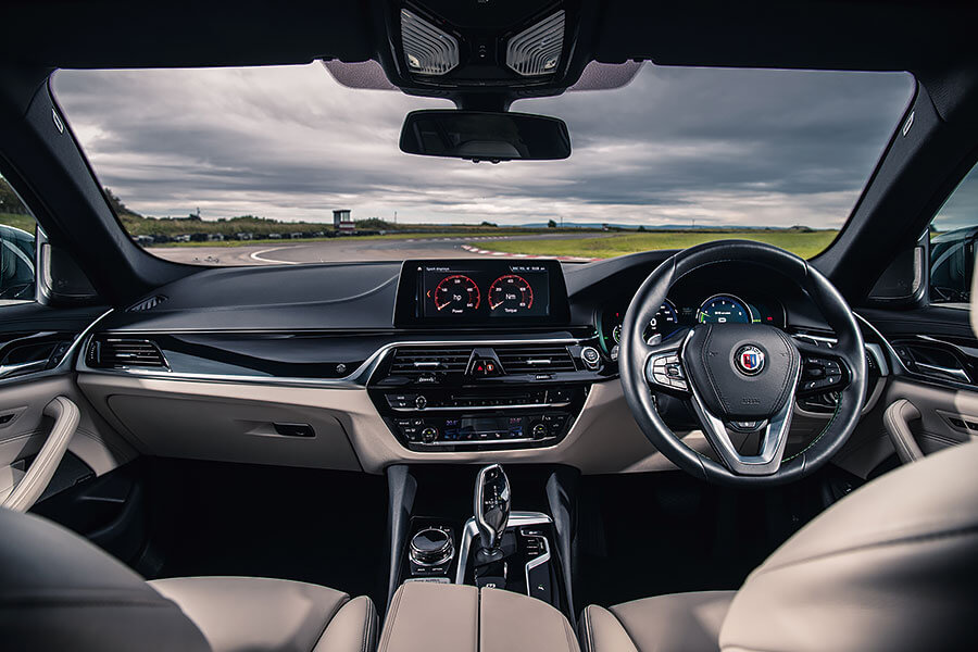 超級旅行車中最壞最兇的大野狼到底出自何門何派呢?家中各人會認同你的選擇嗎?且看奧迪RS 6、賓士E 63 S和Alpina B5一決高下。