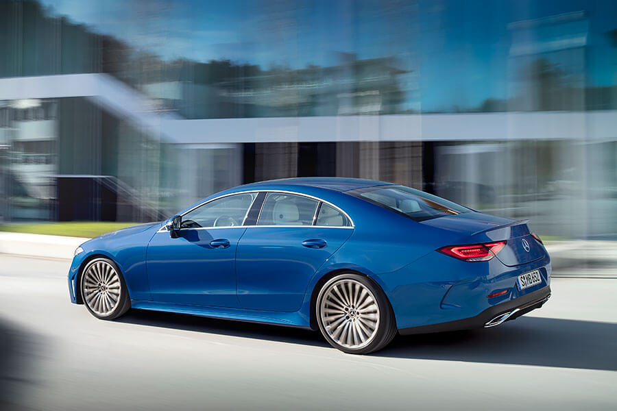 在時尚的世界裡,不夠入時可是不行的。