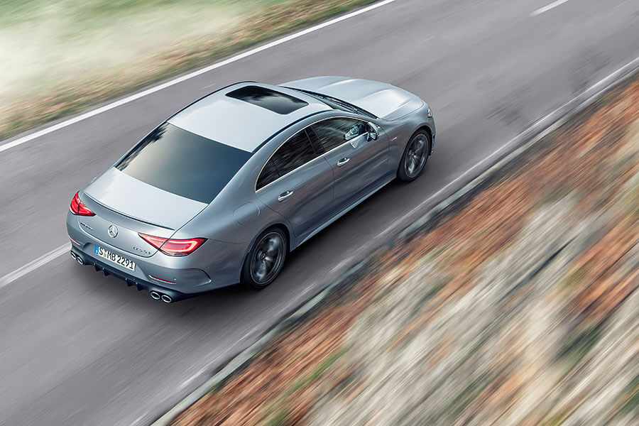 在時尚的世界裡,不夠入時可是不行的。