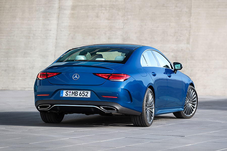 在時尚的世界裡,不夠入時可是不行的。