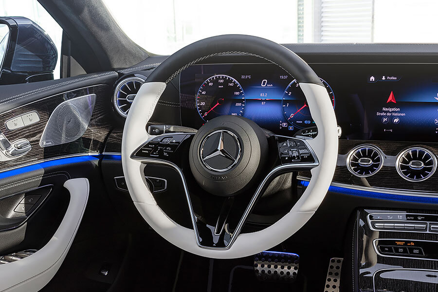 在時尚的世界裡,不夠入時可是不行的。