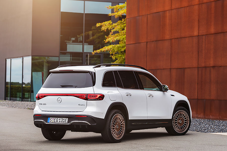 原本被戲稱為家用小冰箱的賓士GLB,這下真的變成名符其實的電冰箱了。