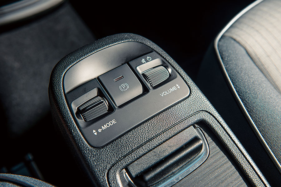 飛雅特500將重返杜林現地生產,且讓我輩匆匆灌一杯雙份espresso,在全新電動500老家的街頭溜噠一番。