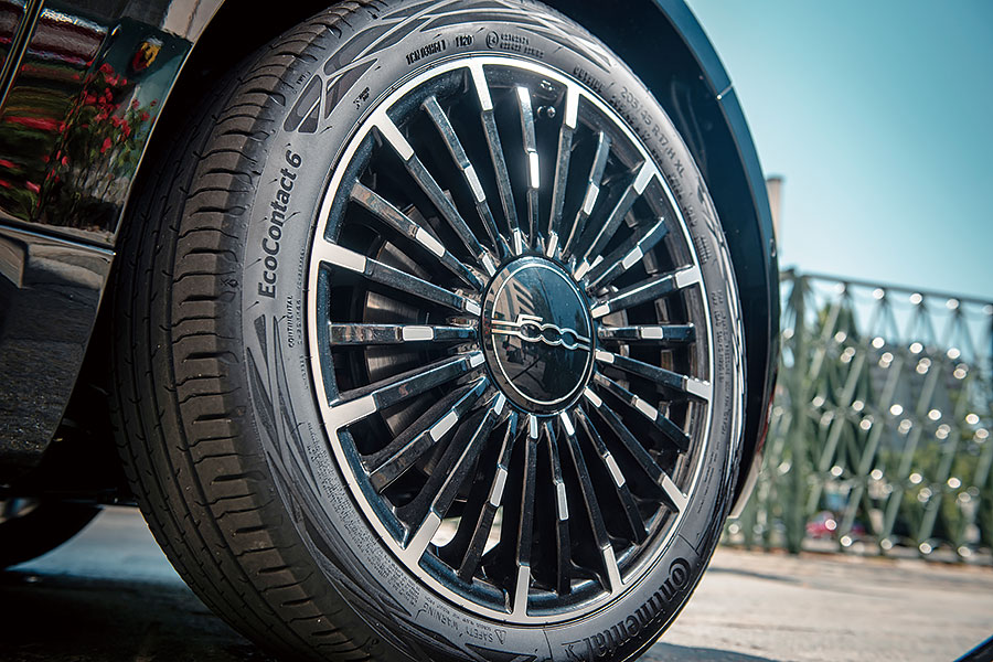 飛雅特500將重返杜林現地生產,且讓我輩匆匆灌一杯雙份espresso,在全新電動500老家的街頭溜噠一番。