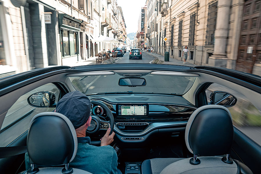 飛雅特500將重返杜林現地生產,且讓我輩匆匆灌一杯雙份espresso,在全新電動500老家的街頭溜噠一番。