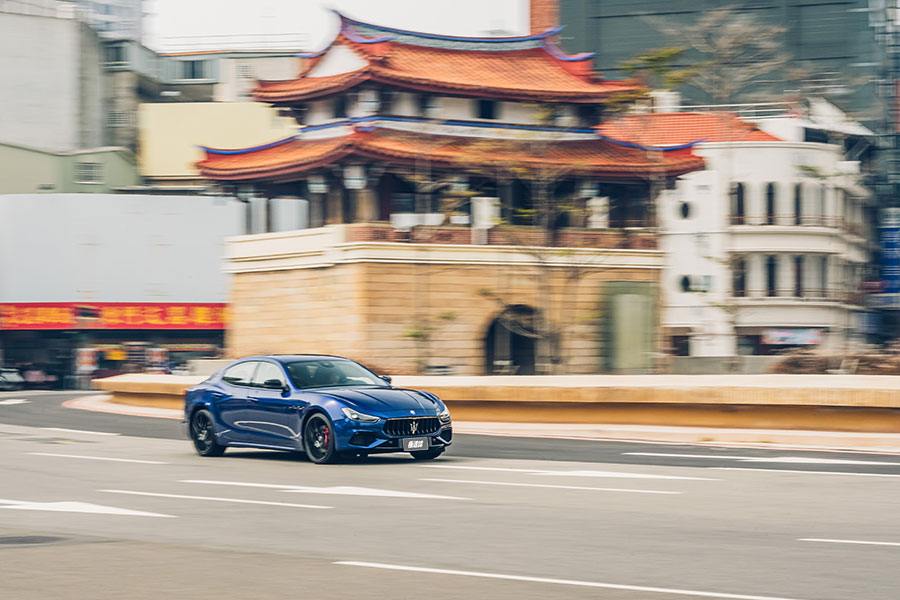 它的香並非單一的,而是綜合諸多感官刺激之大成,或許有點抽象,但人們總是拒絕不了這樣的滋味,義大利的香。