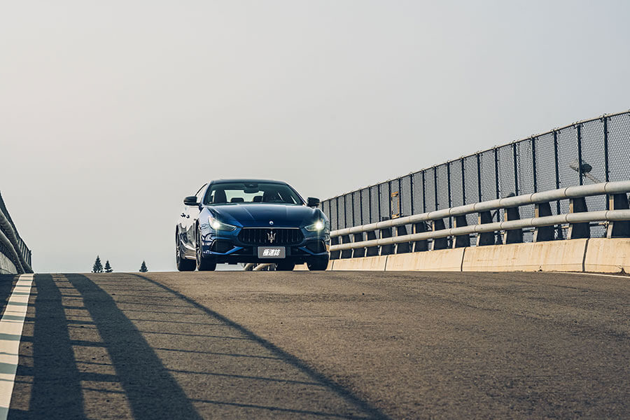 它的香並非單一的,而是綜合諸多感官刺激之大成,或許有點抽象,但人們總是拒絕不了這樣的滋味,義大利的香。