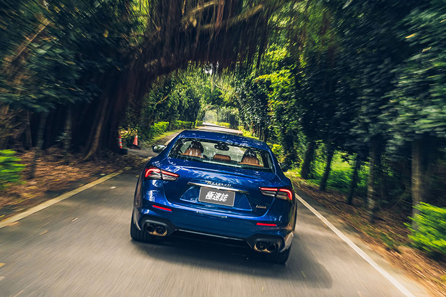 它的香並非單一的,而是綜合諸多感官刺激之大成,或許有點抽象,但人們總是拒絕不了這樣的滋味,義大利的香。