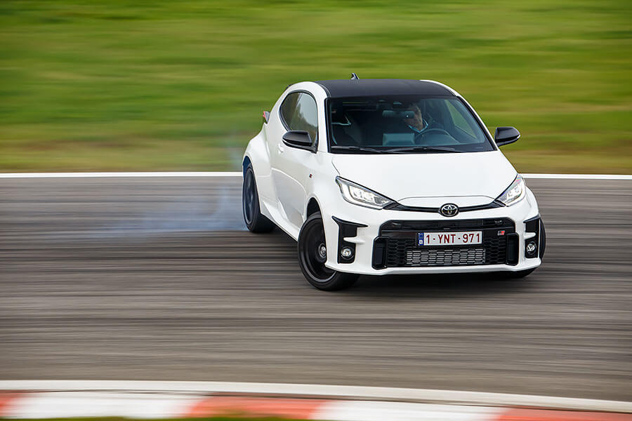 乍暖還寒的人間四月天,來輛暴力小鴨暖暖身子正好。