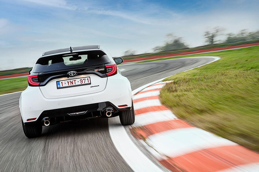 乍暖還寒的人間四月天,來輛暴力小鴨暖暖身子正好。