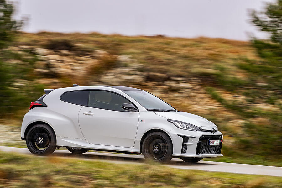 乍暖還寒的人間四月天,來輛暴力小鴨暖暖身子正好。