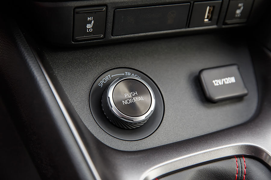 乍暖還寒的人間四月天,來輛暴力小鴨暖暖身子正好。