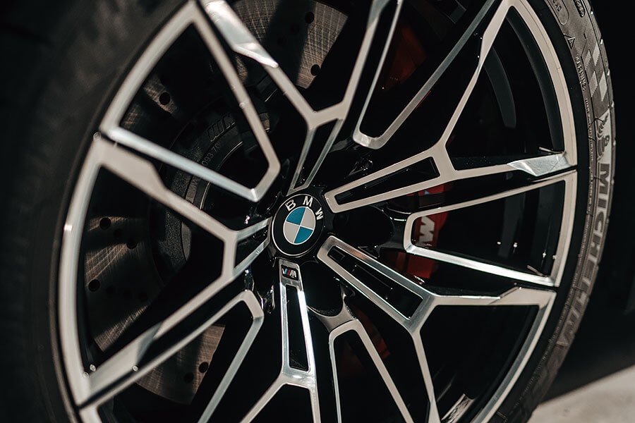 喜歡也好,厭惡也罷,寶馬M3叫人非愛即恨的車鼻造型已成定局,但願內在仍然秉承M3本色吧。