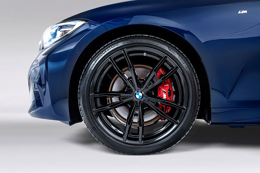 X5 / X7 曜黑版之後,330i / 330i Touring M Sport Midnight Edition夜型版也來搶客啦!