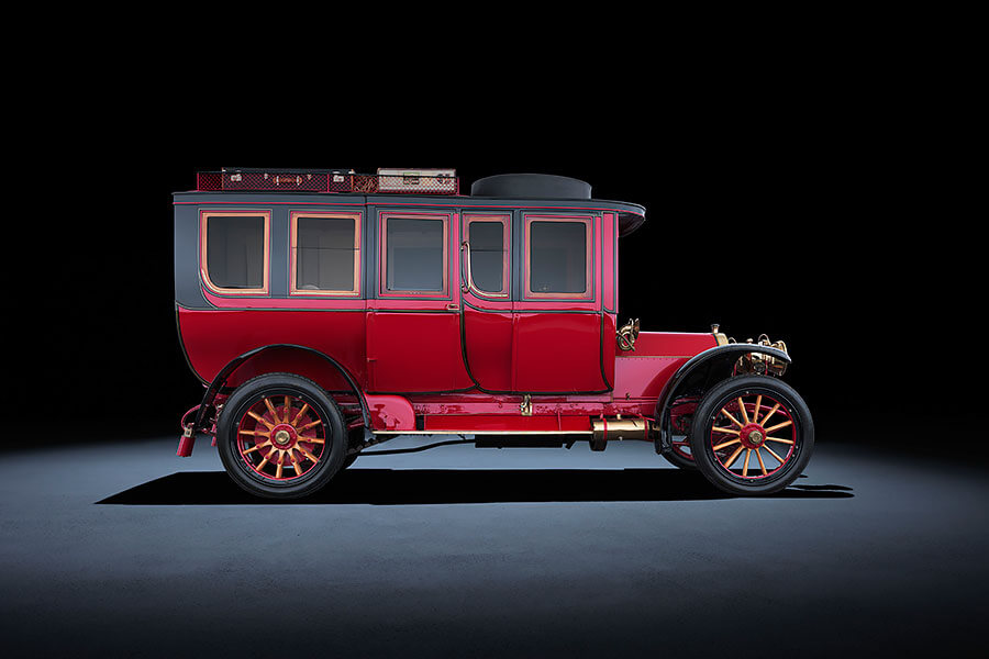 趁著W223 S-Class剛在台灣上市，TG決定來場跨時空之旅，帶領各位一同認識這款豪華三芒星的老祖宗們。