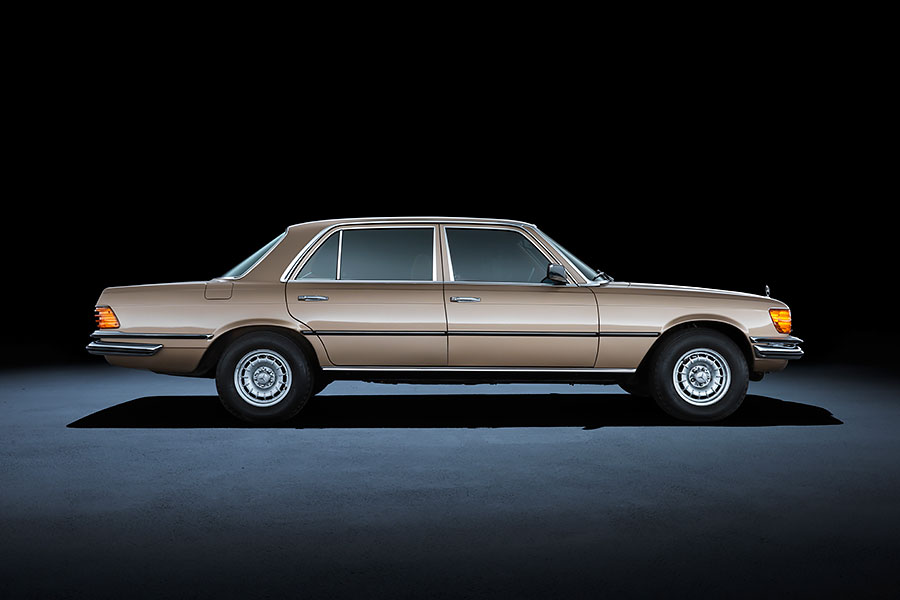 趁著W223 S-Class剛在台灣上市，TG決定來場跨時空之旅，帶領各位一同認識這款豪華三芒星的老祖宗們。