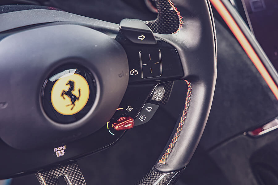 La Nuova Dolce Vita,這個詞代表對1950~60年代羅馬美好生活的懷念,也明確點出法拉利Roma的訴求。