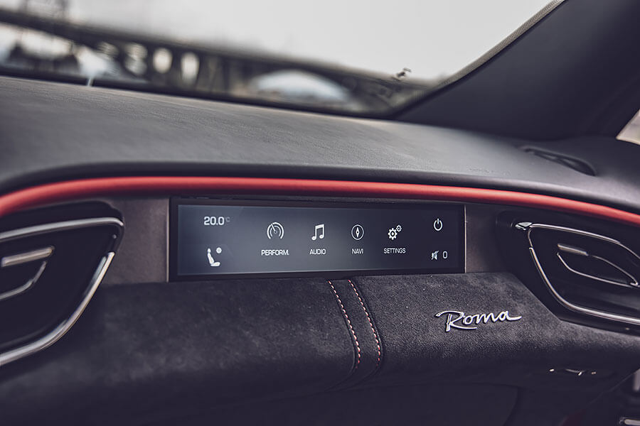 La Nuova Dolce Vita,這個詞代表對1950~60年代羅馬美好生活的懷念,也明確點出法拉利Roma的訴求。