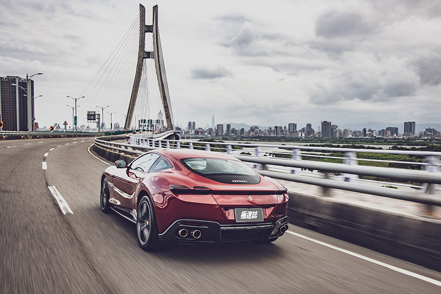 La Nuova Dolce Vita,這個詞代表對1950~60年代羅馬美好生活的懷念,也明確點出法拉利Roma的訴求。