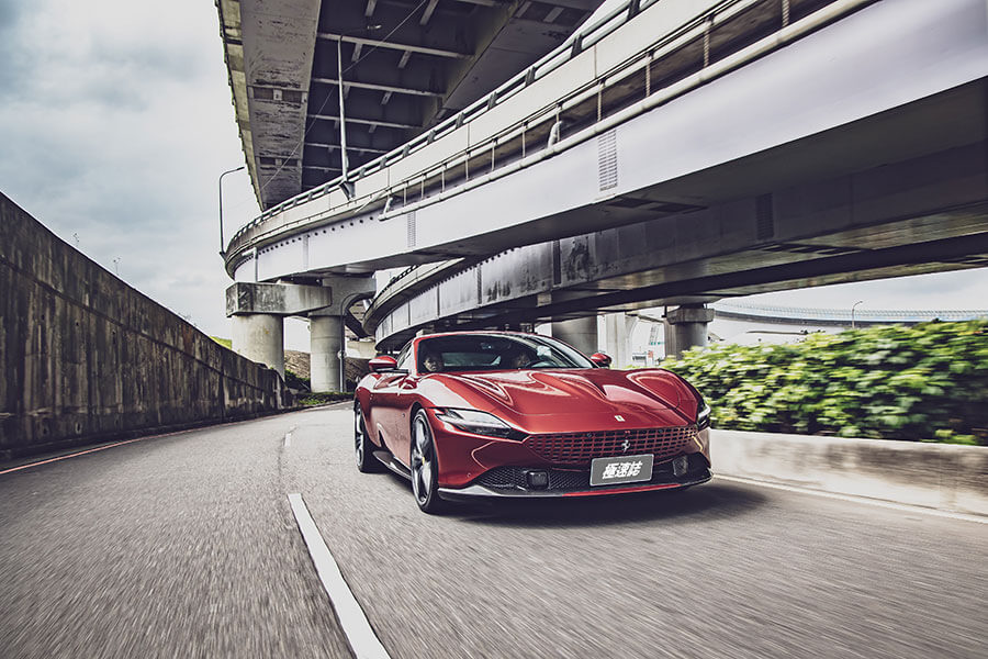 La Nuova Dolce Vita,這個詞代表對1950~60年代羅馬美好生活的懷念,也明確點出法拉利Roma的訴求。