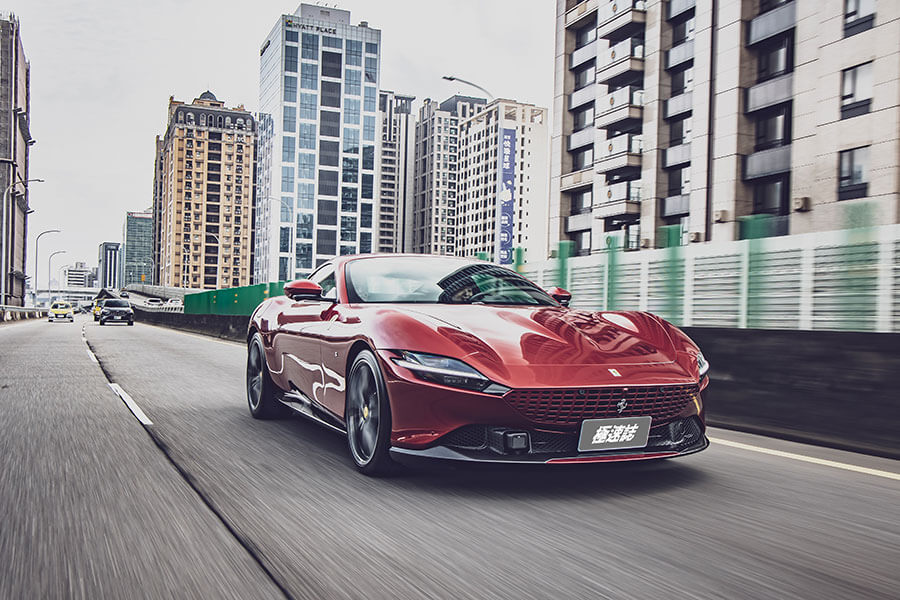 La Nuova Dolce Vita,這個詞代表對1950~60年代羅馬美好生活的懷念,也明確點出法拉利Roma的訴求。