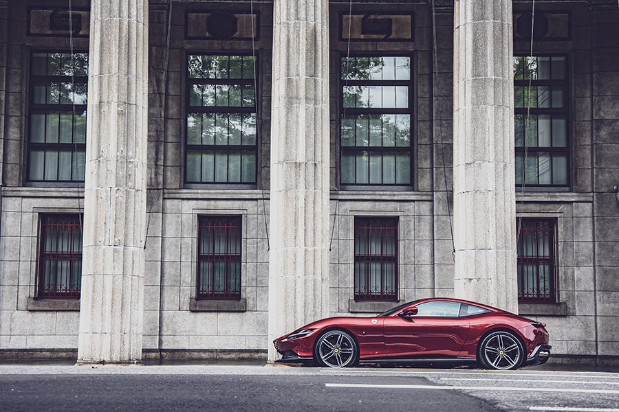 La Nuova Dolce Vita,這個詞代表對1950~60年代羅馬美好生活的懷念,也明確點出法拉利Roma的訴求。