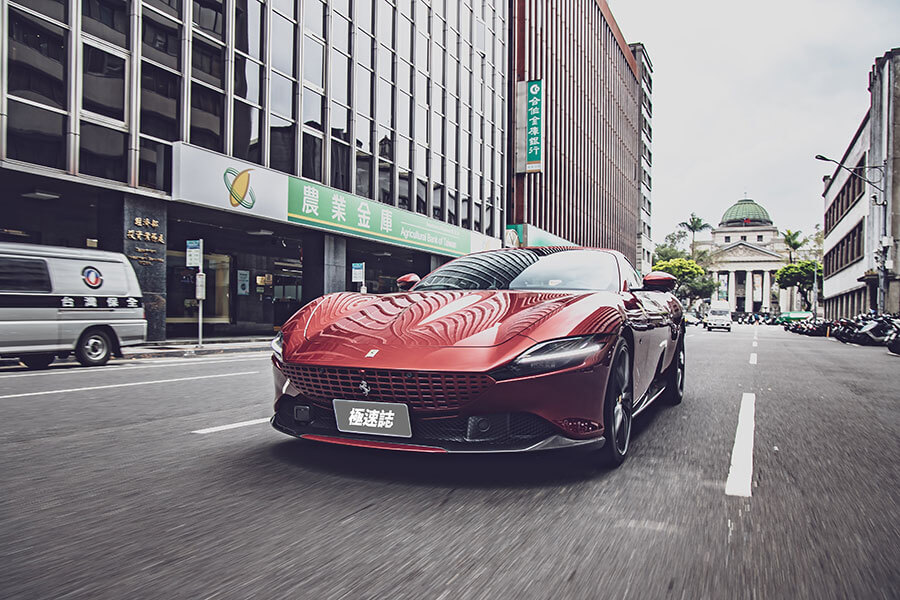 La Nuova Dolce Vita,這個詞代表對1950~60年代羅馬美好生活的懷念,也明確點出法拉利Roma的訴求。