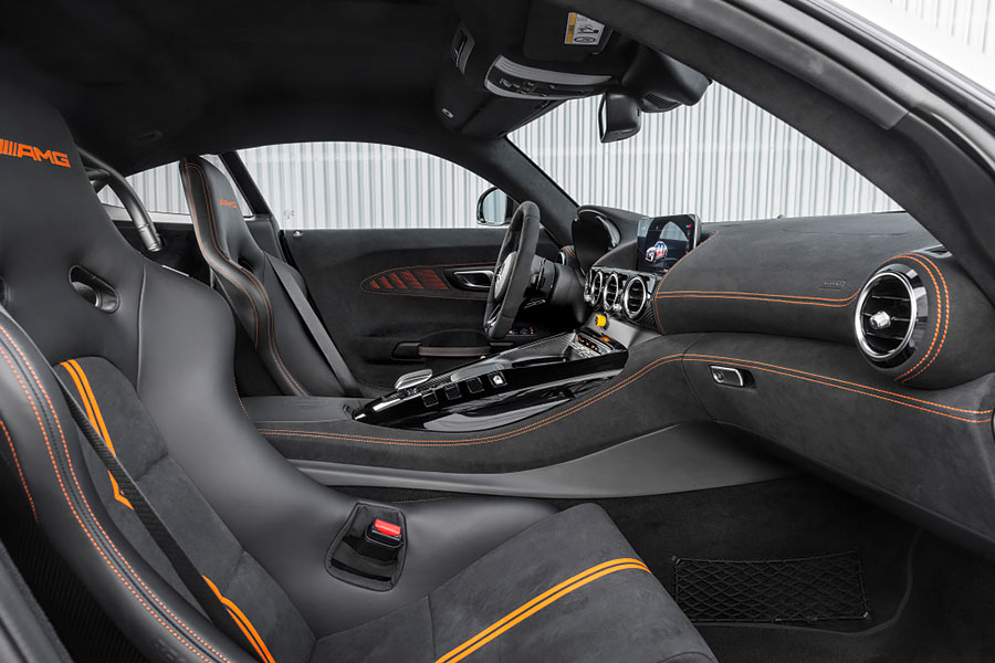 聽說眾家車廠都在推出黑色系車型，但有辦法向AMG GT Black Series黑得如此迷人嗎？