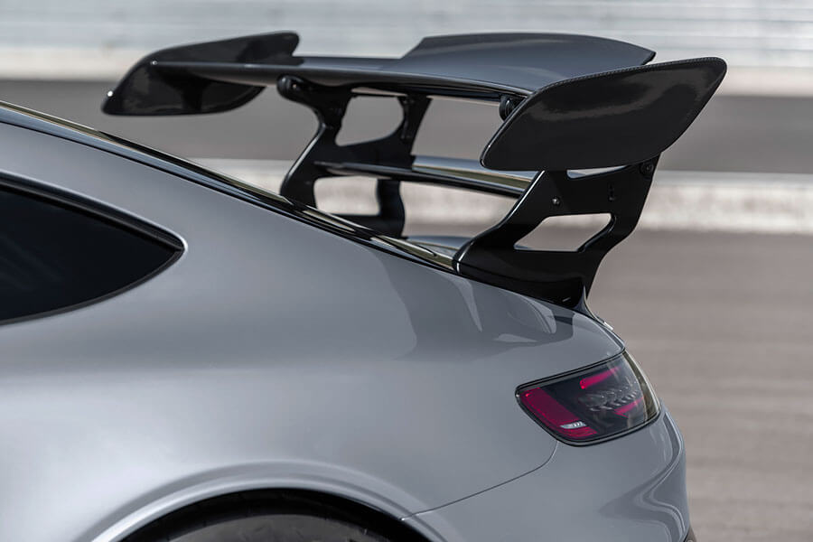 聽說眾家車廠都在推出黑色系車型,但有辦法向AMG GT Black Series黑得如此迷人嗎?