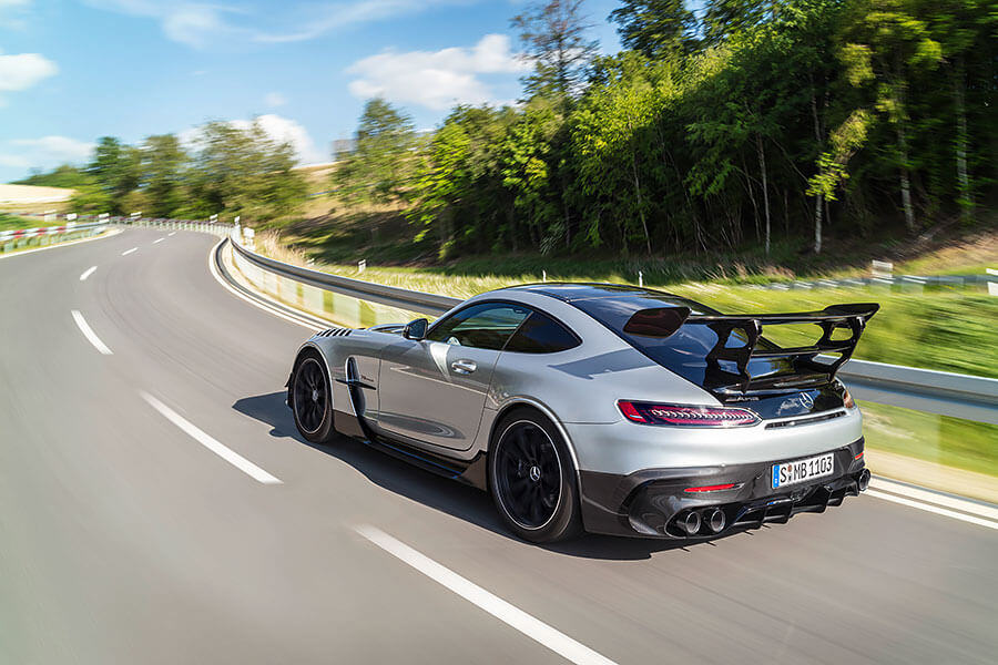 聽說眾家車廠都在推出黑色系車型,但有辦法向AMG GT Black Series黑得如此迷人嗎?