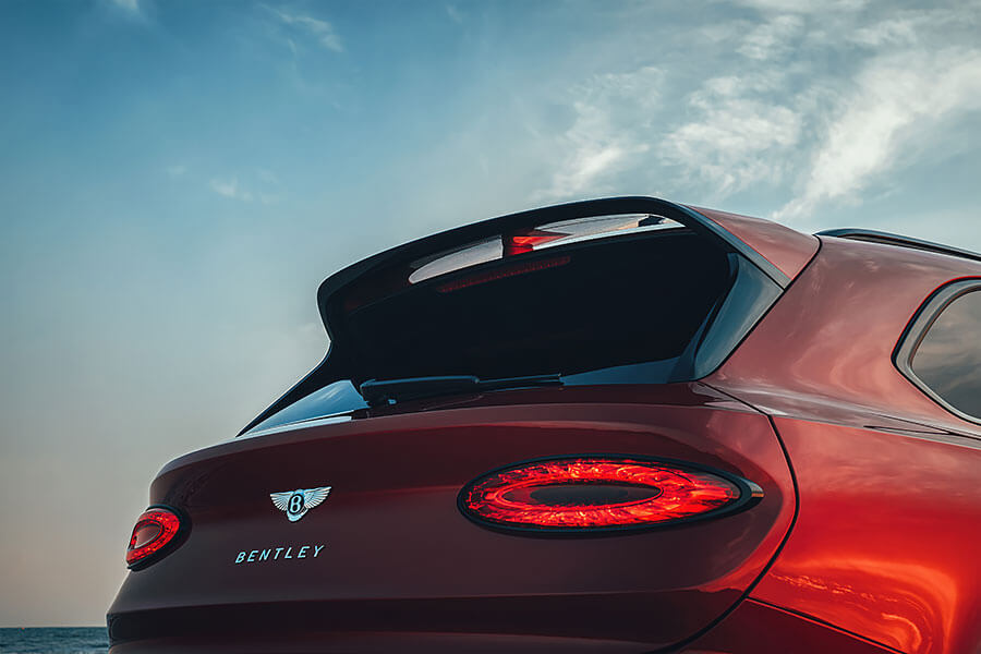 凡事都有第一次，所以就先給Bentayga來點S的吧。